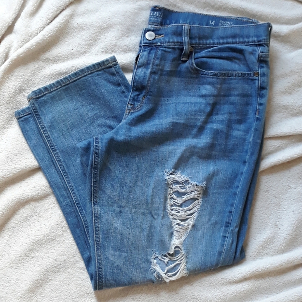 A.N.A Skinny boyfriend cropped distressed jeans